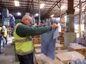 Last week Pres. Noel & Robyn visited DIK in order to deliver goods collected for Timor by the Campaspe Friendship Group. The opportunity was then taken to join with several students from a secondary college in the Werribee area to sort and pack school uniforms.